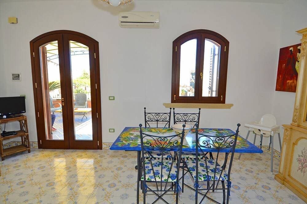 Foto 10 von 23: Luxusvilla mit großer Terrasse mit Meerblick und nur wenige Schritte vom Meer entfernt