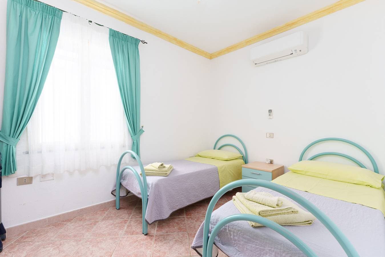 Foto 5 von 32: Sardisches Apartment für 6 mit privater Terrasse, 3 Min. zu Fuß zum Strand