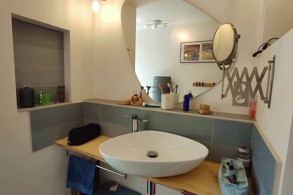 Foto 7 von 30: A spacious house with an unobstructed view, at the trailhead