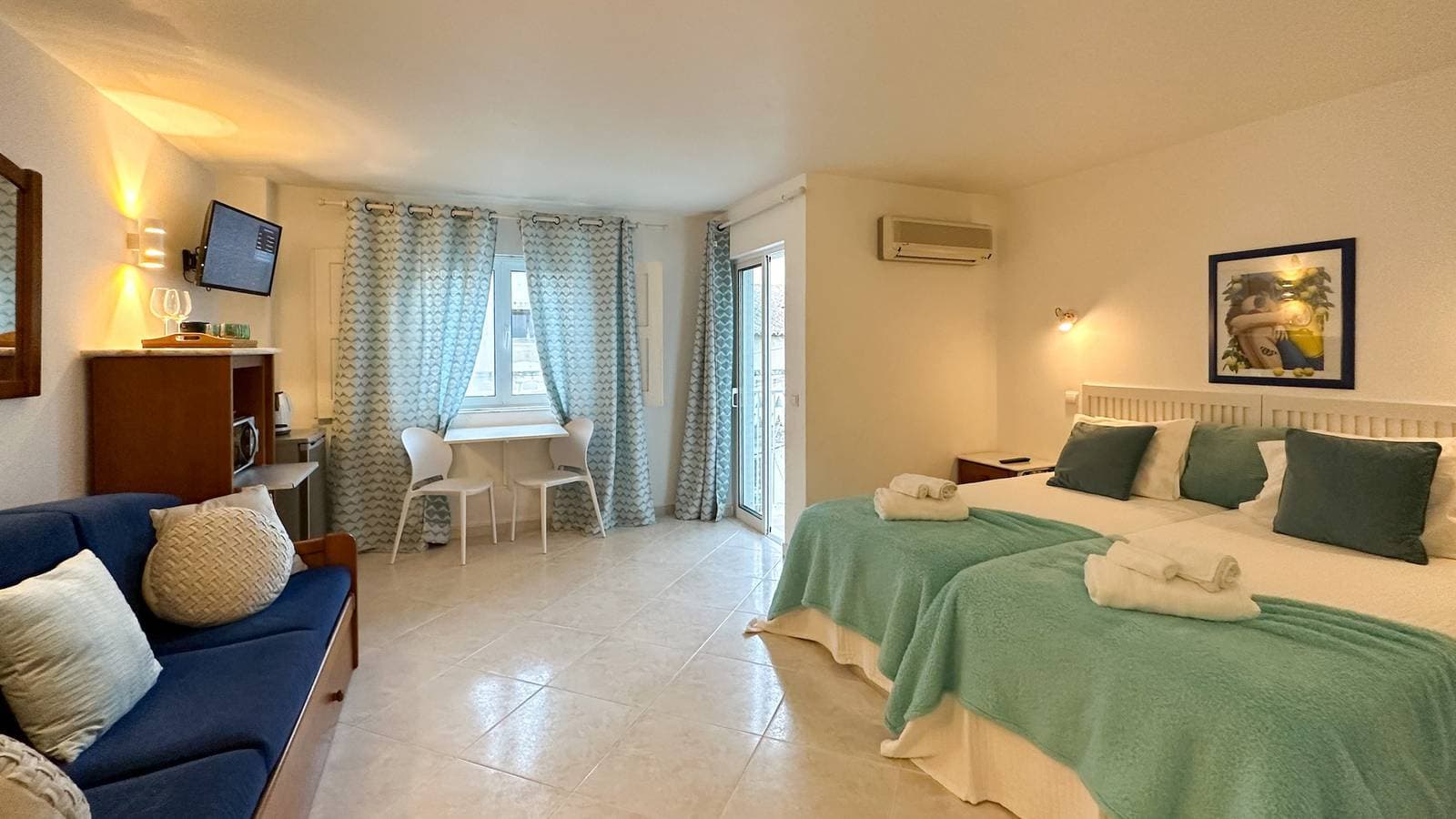 Foto 2 von 18: Sofeelings Quarto 2, Baixa de Albufeira