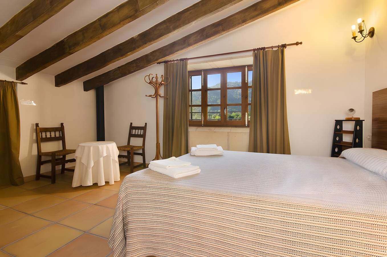 Foto 6 von 23: Ferienhaus "Camp Redo" mit Bergblick, Pool, Garten, Terrasse & WLAN