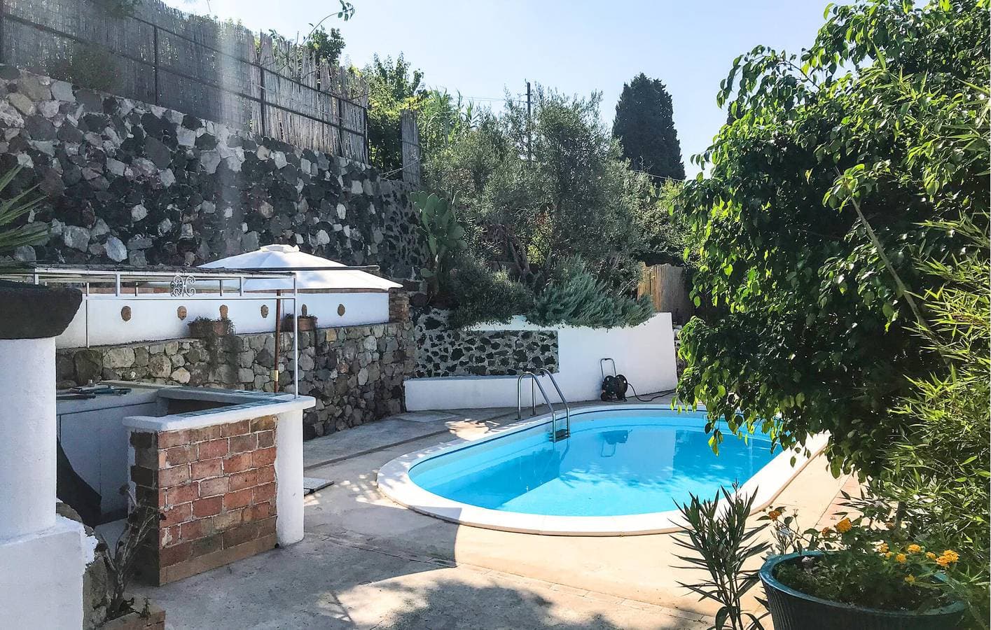 Foto 10 von 33: Strandhaus mit Pool und Terrasse – 2 km bis zur Küste