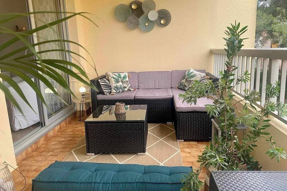 Seaside terrace apartment 1