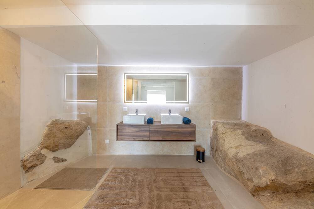 Foto 8 von 16: Elegant villa with breathtaking views