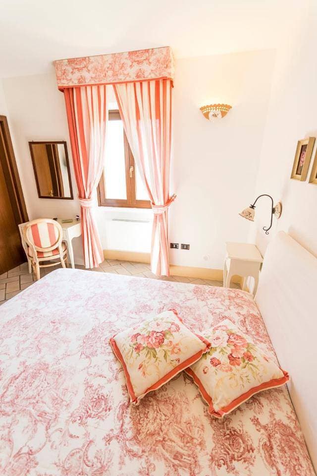 Foto 6 von 11: Economy Double Room