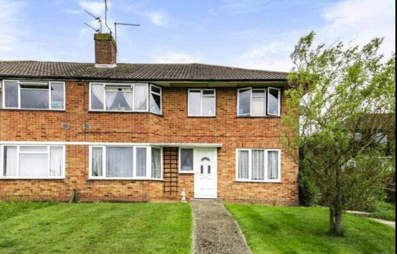 Lovely Two Double Bedroom Maisonette in Surrey 1