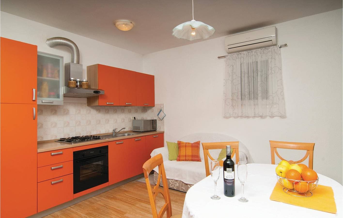 Foto 4 von 22: Charmantes Apartment mit Terrasse, WLAN und Strandzugang in 2 km Entfernung