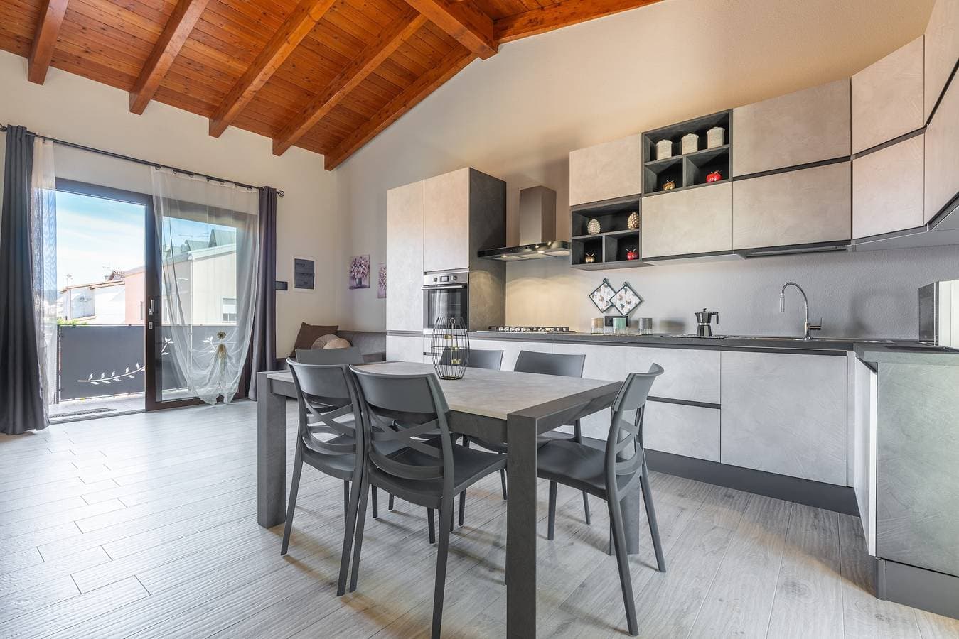 Foto 4 von 34: Ferienwohnung 'Matilde' mit Bergblick, Wi-Fi und Klimaanlage