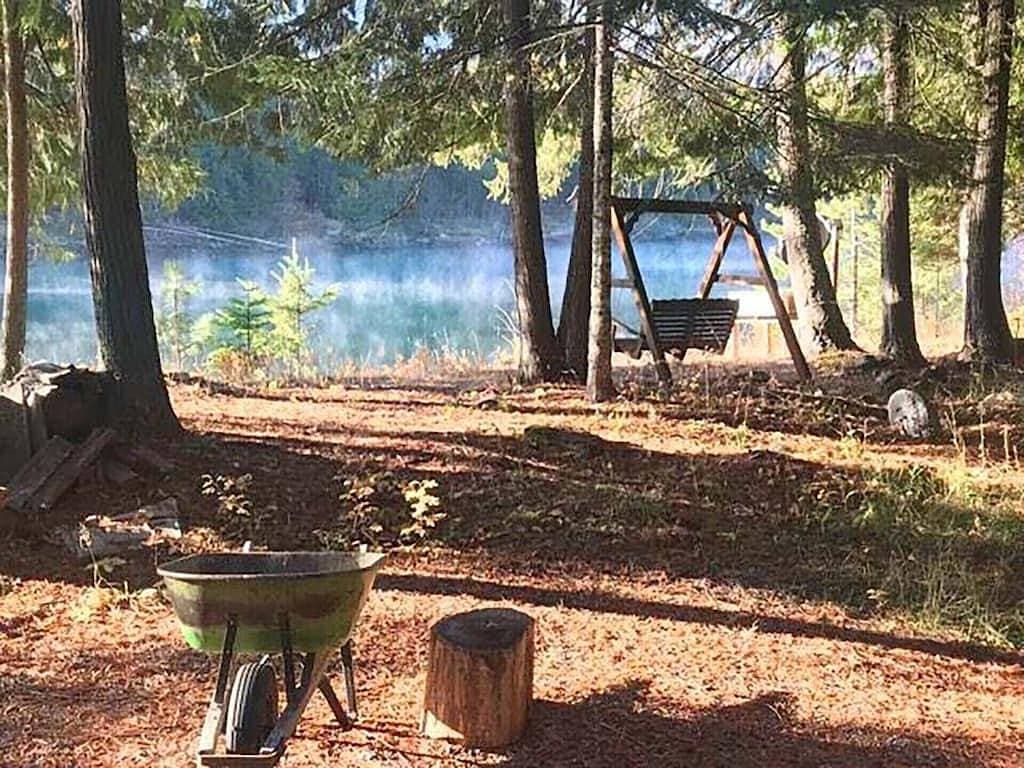 Foto 5 von 51: Romantische Waterfront Shabby Chic Hütte am Clark Fork River!  #SchwankyCabin