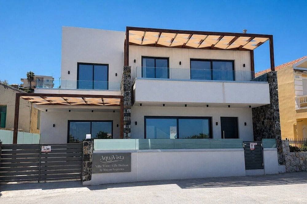 Foto 9 von 30: Aqua Vista-Villa Horizon seafront villa with  private Jacuzzi, Kalyves Crete