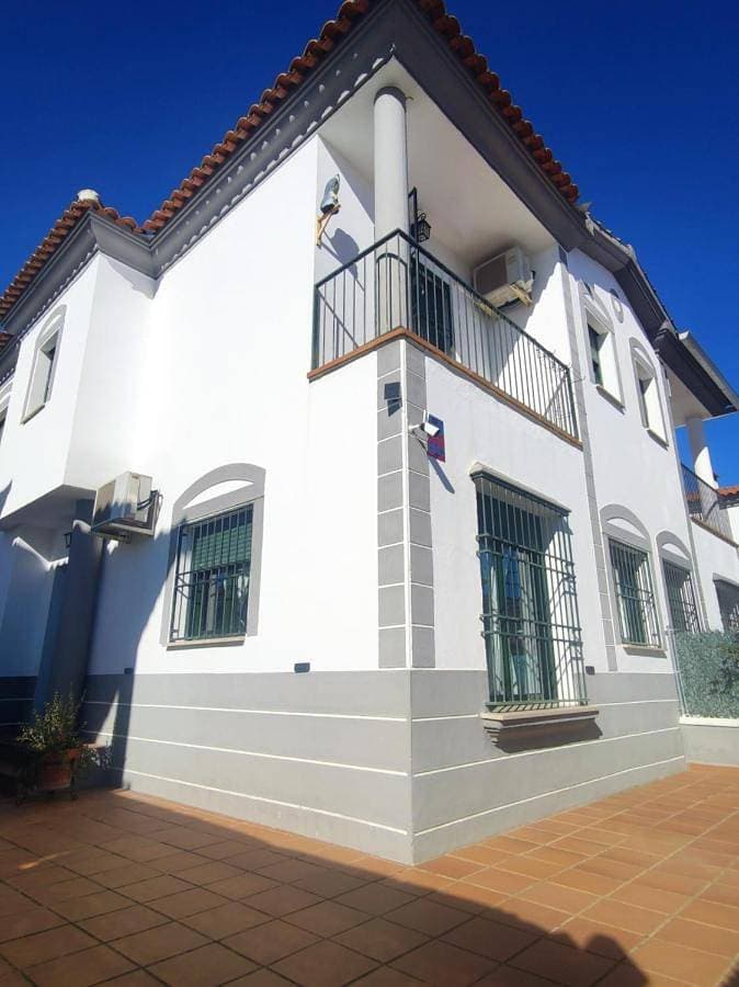 Foto 4 von 39: Three-Bedroom House