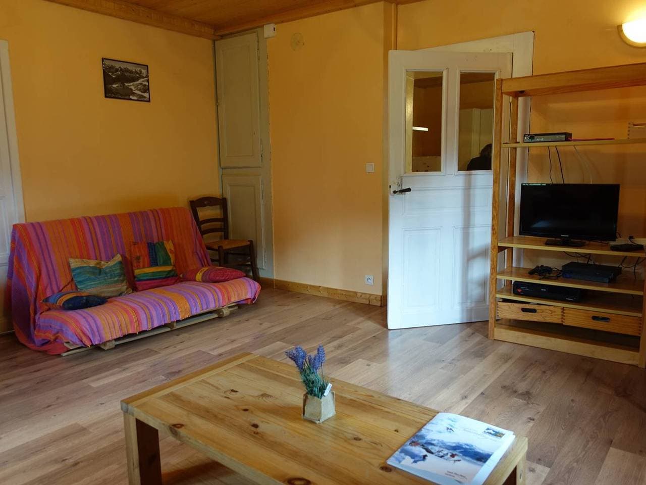 Foto 10 von 14: Geräumige Wohnung in traditionellem Chalet mit Balkon für 5 Pers. in Arêches-Beaufort