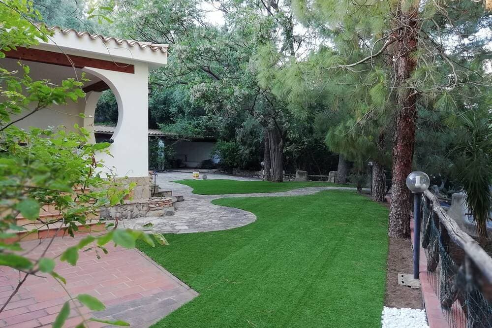 Foto 6 von 30: Unabhängige Villa mit exklusivem Grundstück Garten