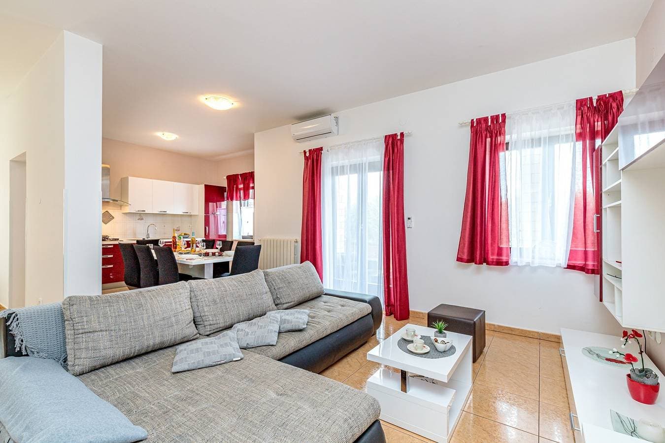 Foto 5 von 33: Apartment Terlevic mit 4 Schlafzimmern und Terrasse