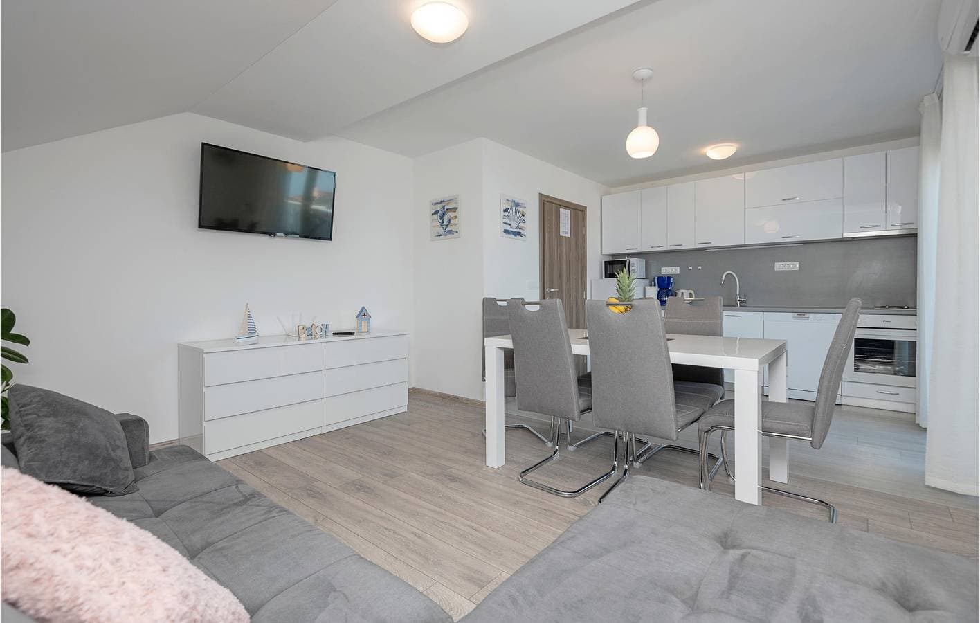 Foto 7 von 34: Gemütliche Ferienwohnung mit Terrasse in der Nähe der Küste und des Stadtzentrums