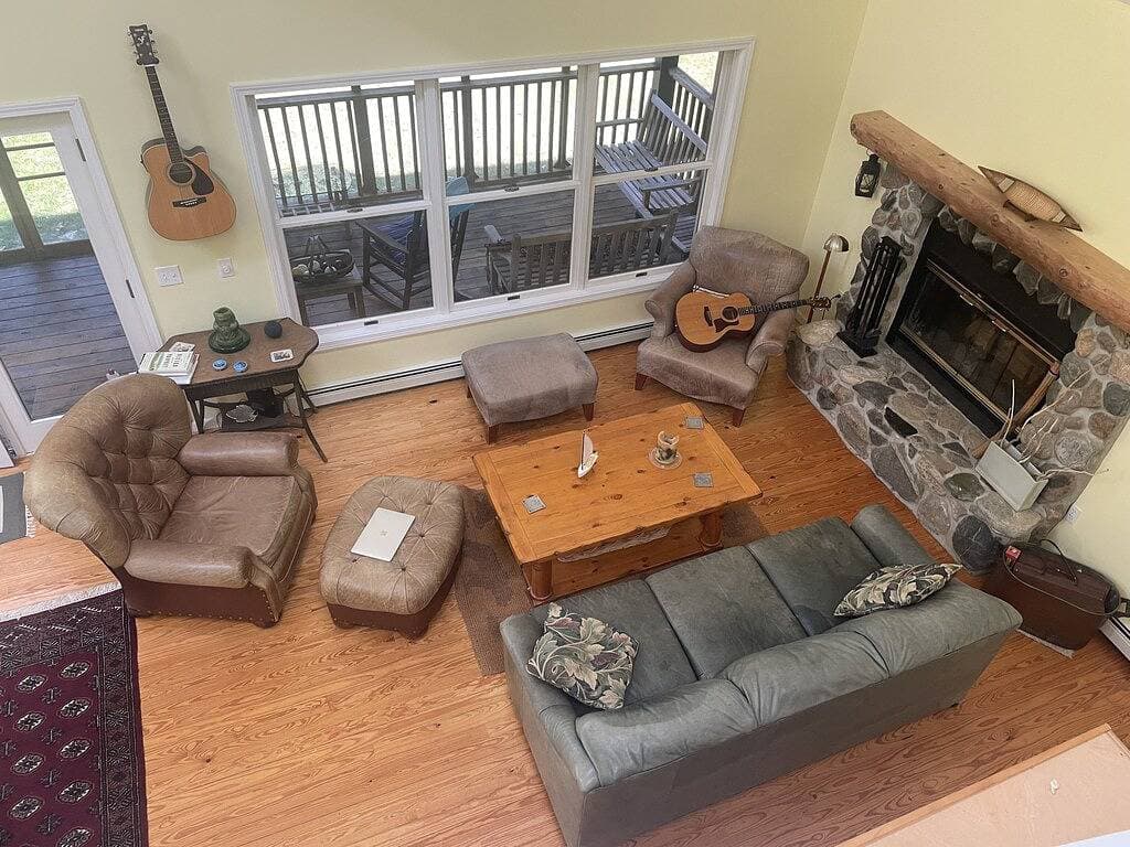 Foto 11 von 32: Lakefront Cottage