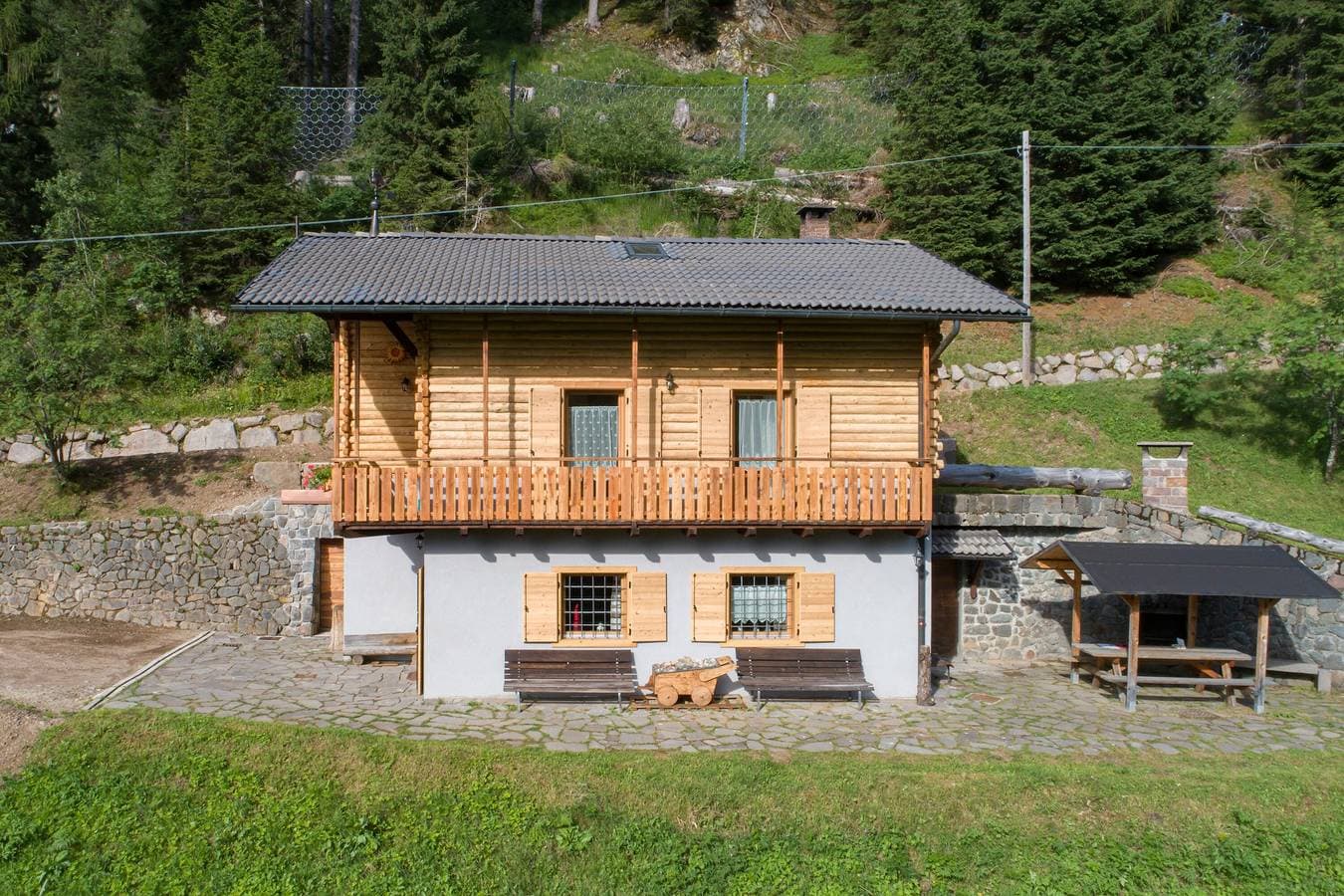 Foto 2 von 42: Chalet „Baita dei Minatori Val dei Mocheni“ mit Bergblick, privater Terrasse & WLAN