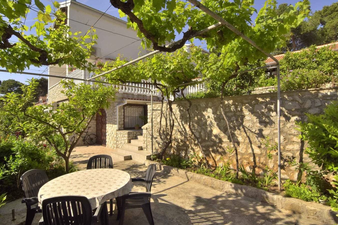 Foto 2 von 21: Ferienwohnung mit Terrasse und Internetzugang
