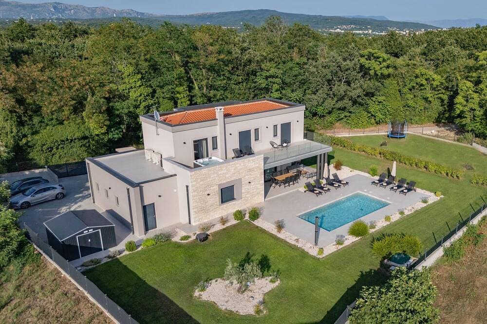 Foto 7 von 30: Traumhaftes Haus in Labin mit privatem Swimmingpool, der sowohl drinnen als.