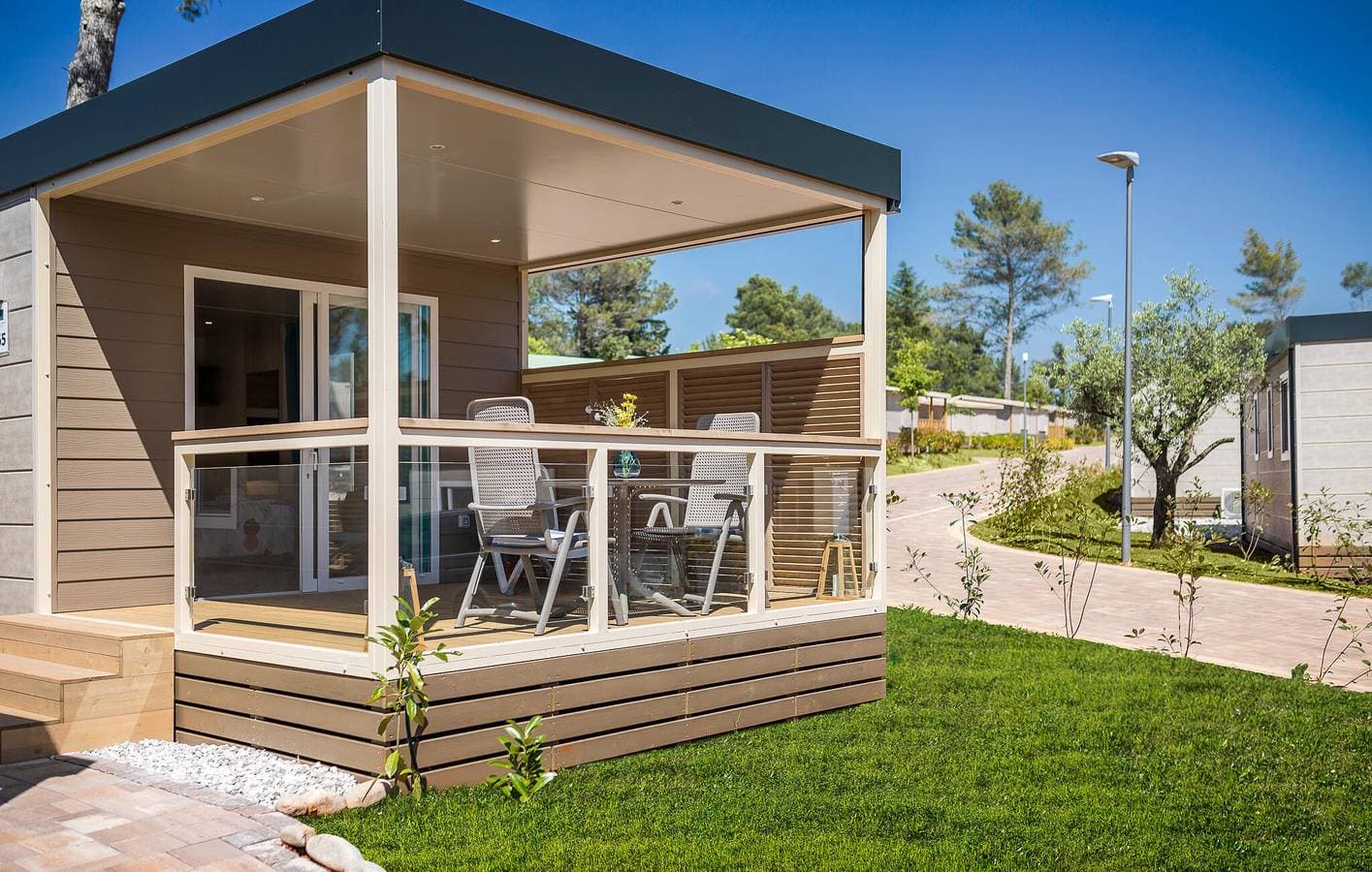 Foto 2 von 36: Reizendes Mobilheim mit Pool, Terrasse und WLAN, 2,5 km vom Strand entfernt
