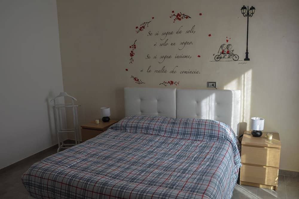 Foto 2 von 22: Just a dip away from Lake Iseo is this beautiful apartment