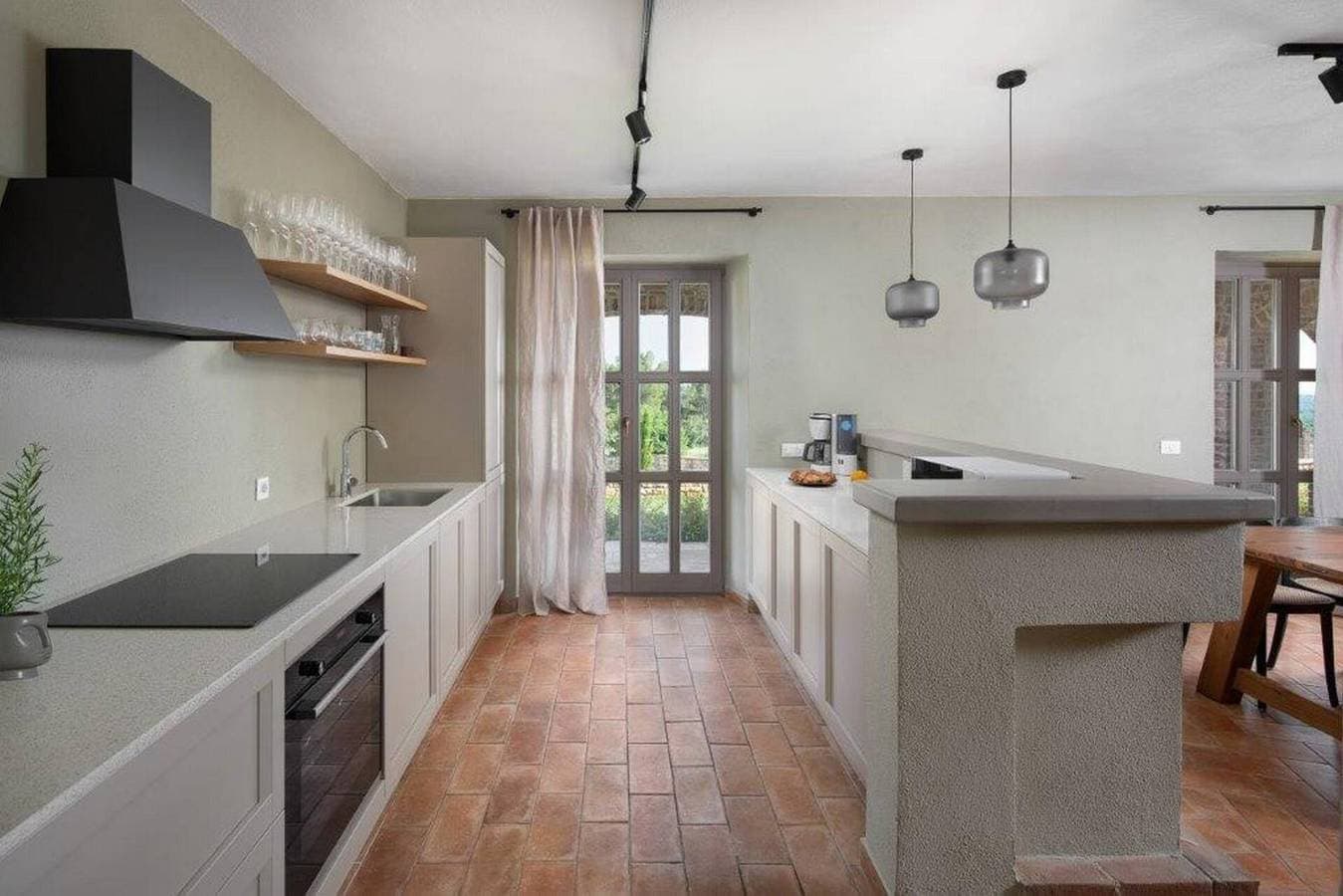Foto 9 von 18: Rustikale Villa Reichardia mit Pool in Istrien, Panoramablick, haustierfreundlich, ruhige Lage, ideal für Familien, privater Parkplatz, Terrasse, gepflegter Garten