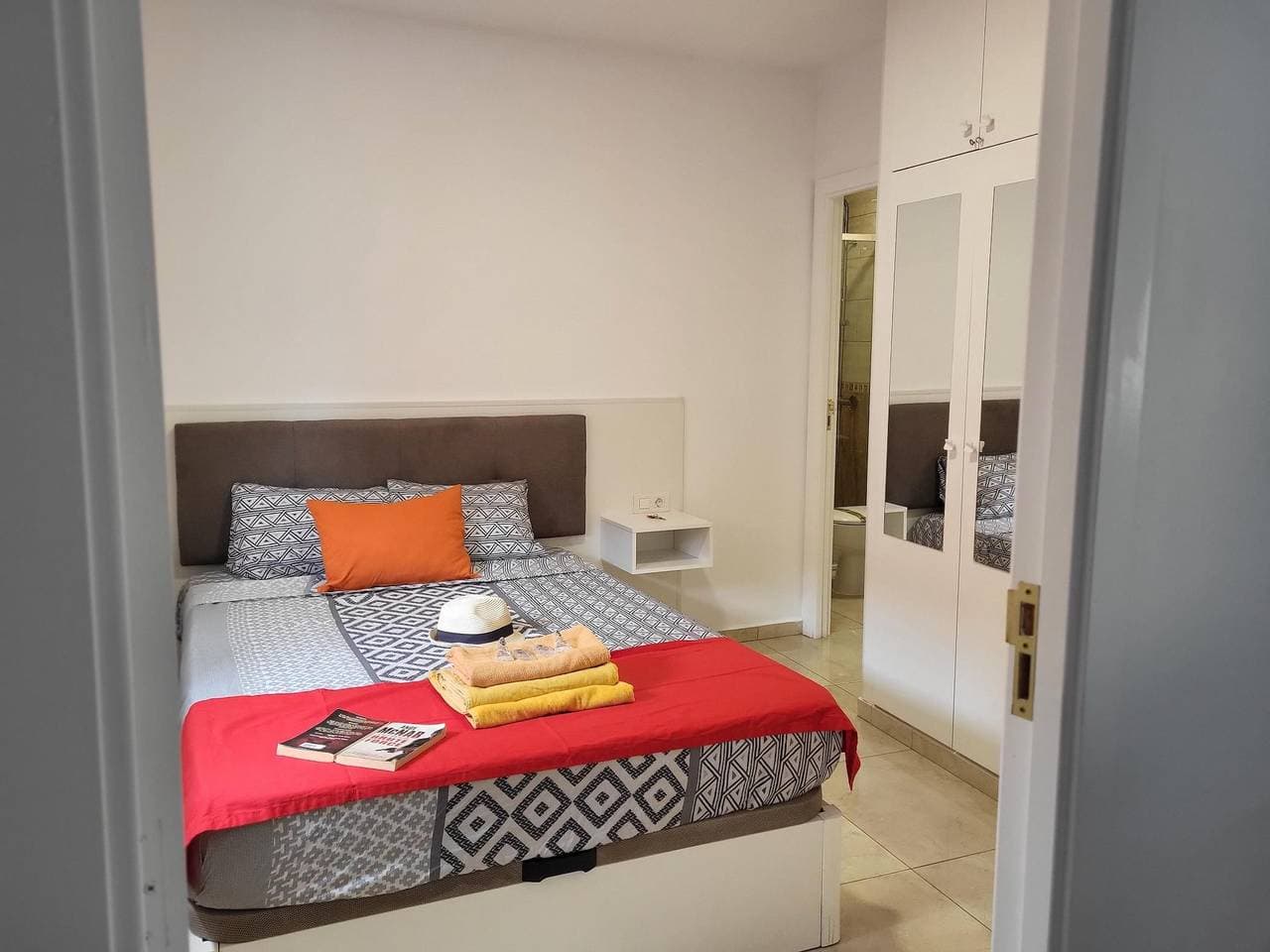 Foto 7 von 16: Guest House die 7 Inseln, rotes Zimmer