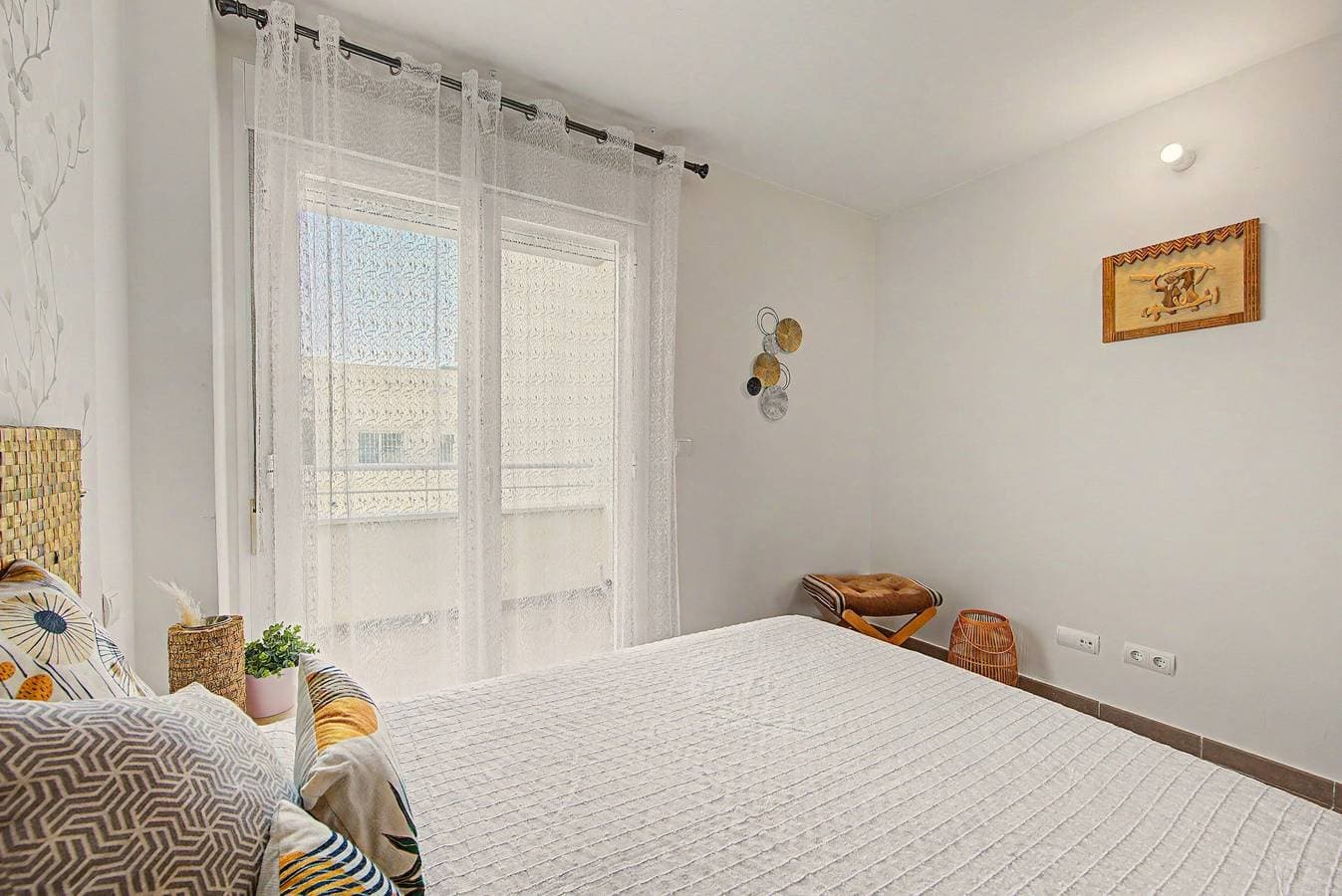 Foto 12 von 32: Apartment „Ático Vacacional“ mit Gemeinschaftspool, Balkon und Klimaanlage