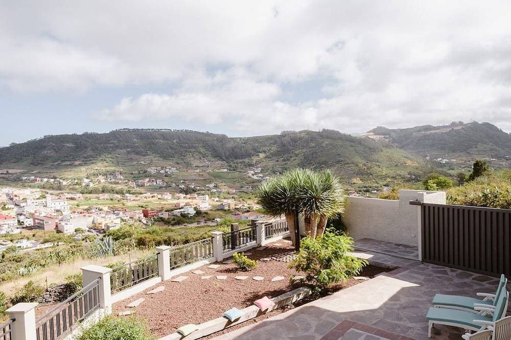 Renovated rustic house with stunning views, 2 bedrooms, 2 bathrooms, Wi-Fi 1