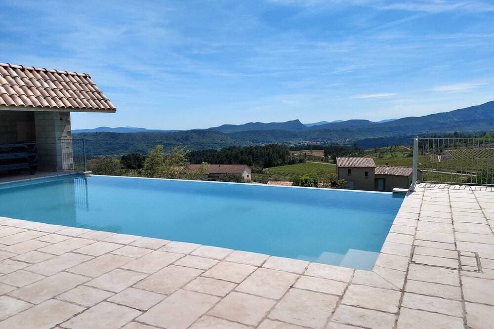 Foto 8 von 8: Mas De Vignal Gite. Cozy cottage with terrace and infinity pool