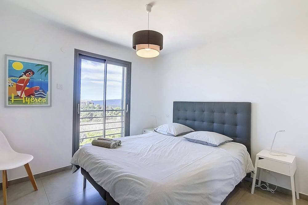Foto 3 von 30: Neue Ferienvilla mit Pool mit herrlichem Meer- und Dorfblick