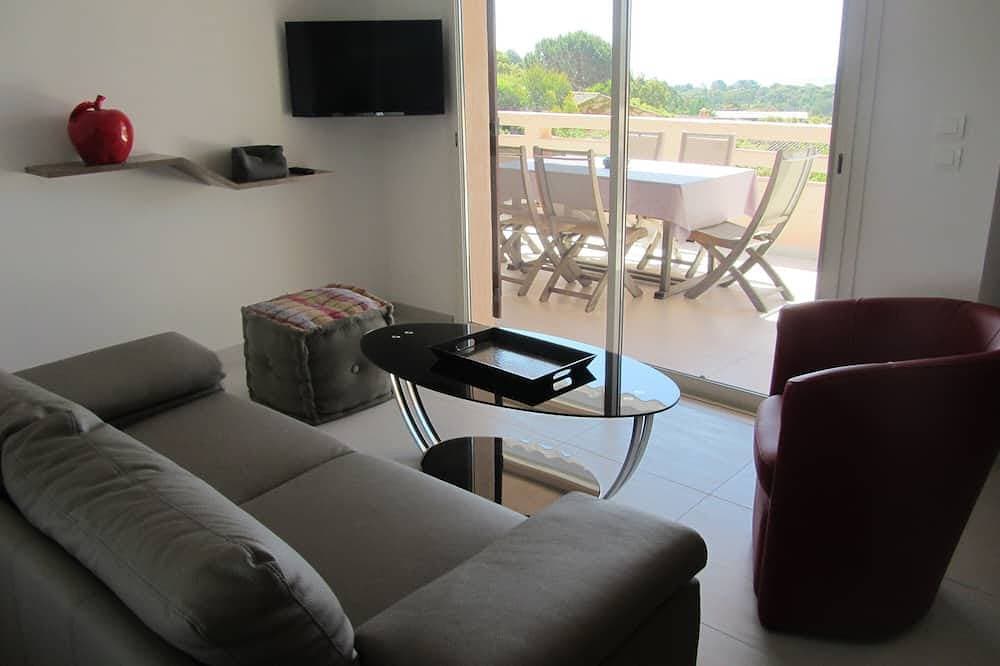 Foto 7 von 22: Herrlicher Meerblick in privater Residenz mit Pool. Das Hotel liegt 300 m vom Strand entfernt