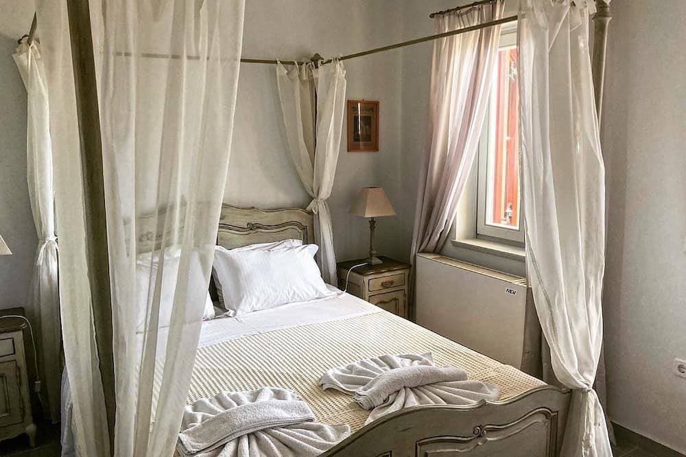 One bedroom apartment with sea view in Molyvos 1