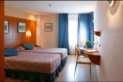Foto 5 von 5: Economy Double or Twin Room