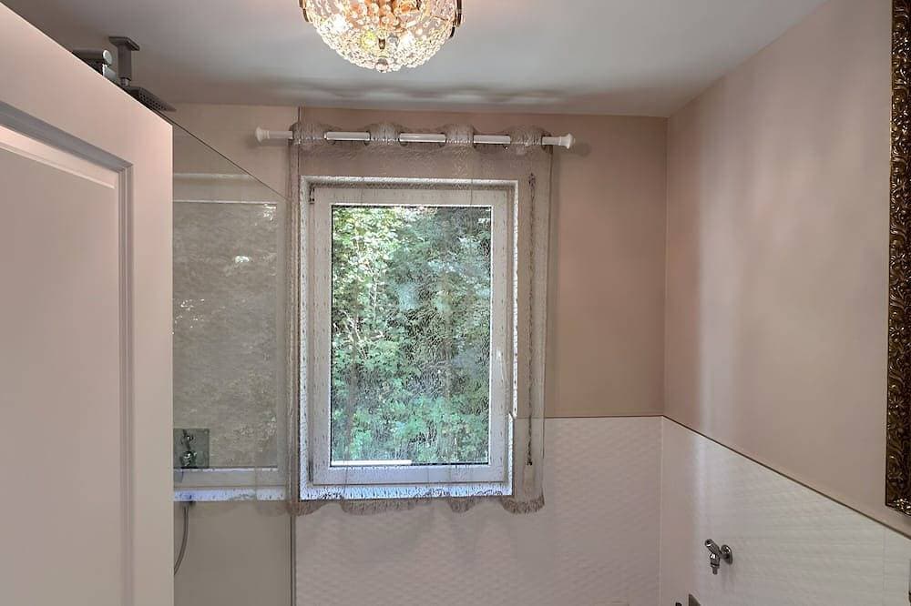 Foto 4 von 18: Ferienwohnung 'Romantik im Schloss' mit Bergblick