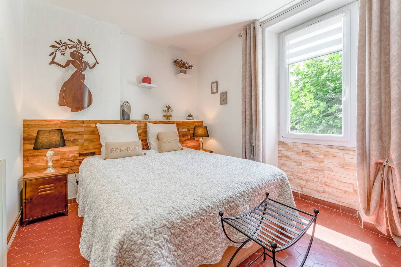 Foto 2 von 21: Gästezimmer „Aux Portes Des Alpilles“ mit Gemeinschaftspool, WLAN und Klimaanlage