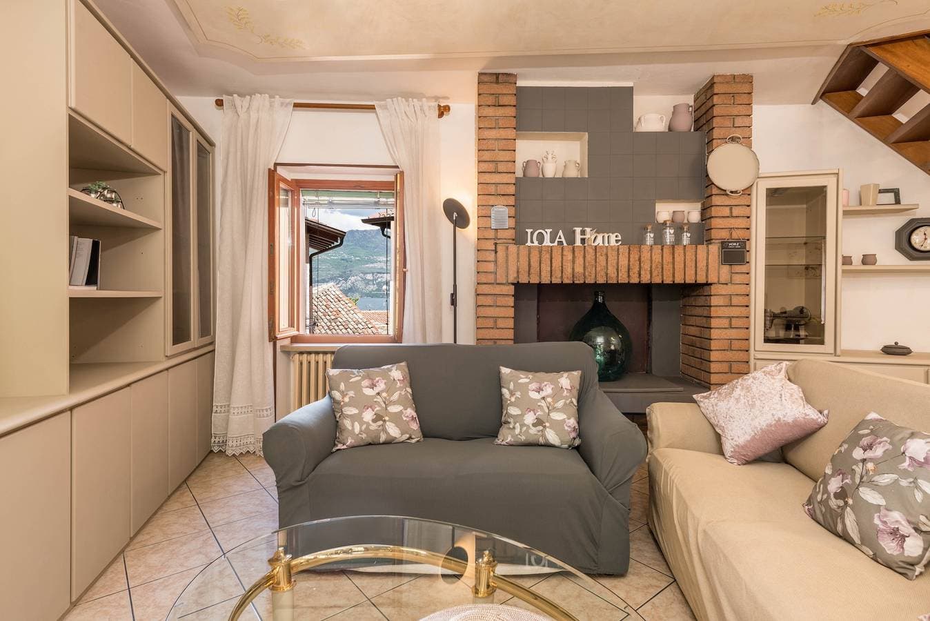 Foto 7 von 29: Schöne Ferienwohnung "Lola Home Brenzone" mit Blick auf den See und die Berge