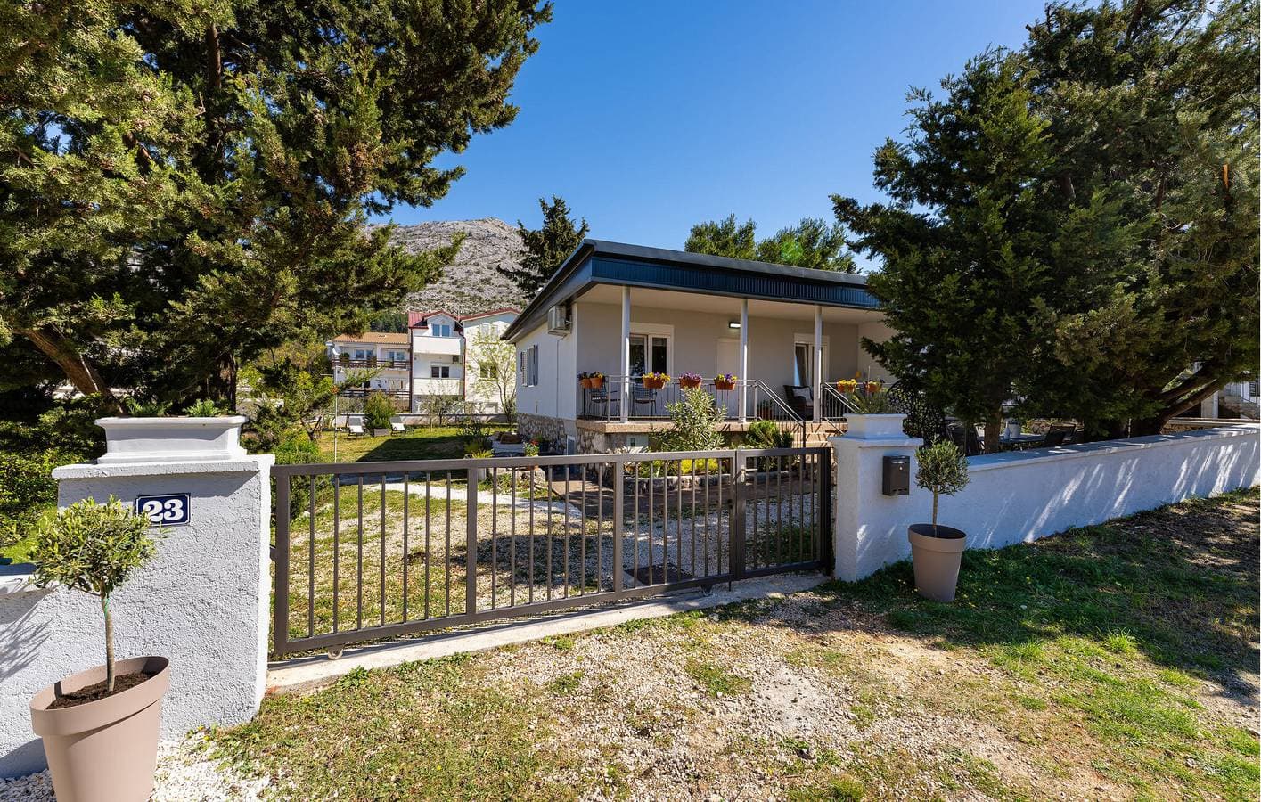 Foto 2 von 37: Gemütlich, 1,5 km vom Strand entfernt: 90 m² große Wohnung mit WLAN, Küche und Terrasse