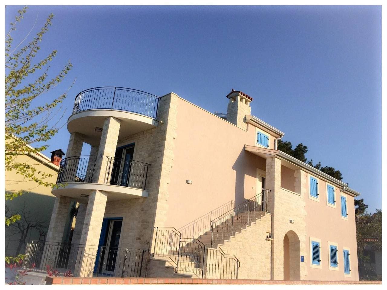 Foto 3 von 48: Moderne Ferienwohnung mit Terrasse nah am Strand