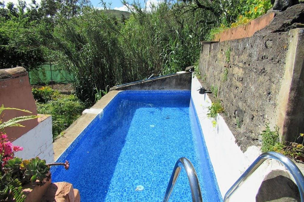 Vivelorural: Alpendre de Ayala, piscina y jardín 1