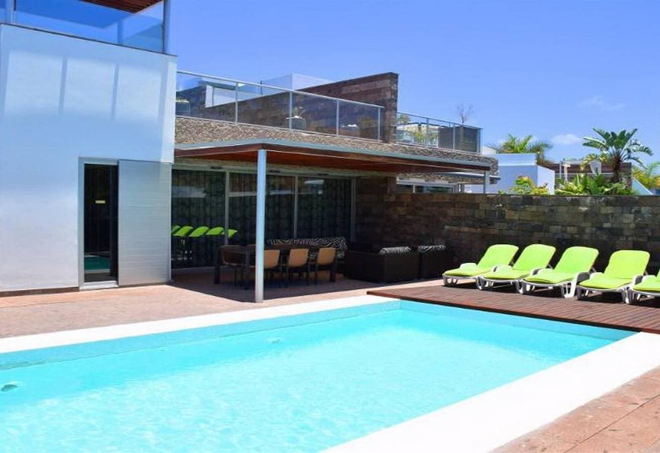 New 5-bedroom Villa Del Duque Beach 1