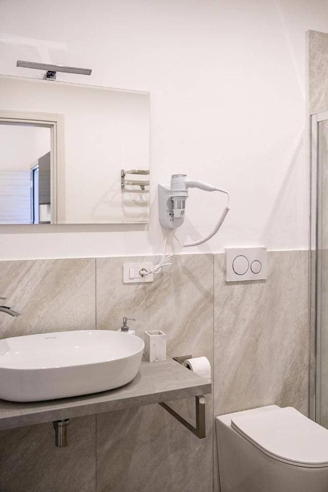 Foto 9 von 9: Double Room with Private Bathroom