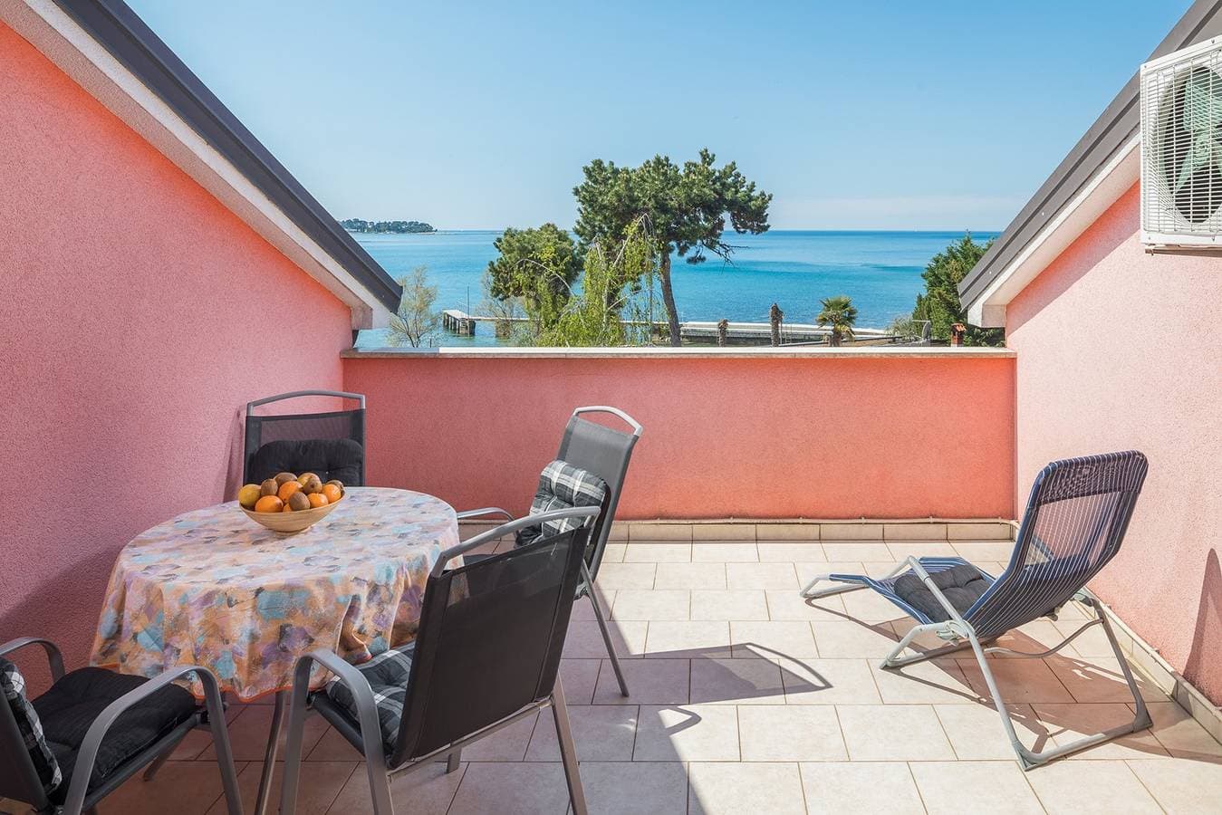 Apartment mit Meerblick, Balkon, WLAN und Parkplatz – 1,5 km vom Strand entfernt 1