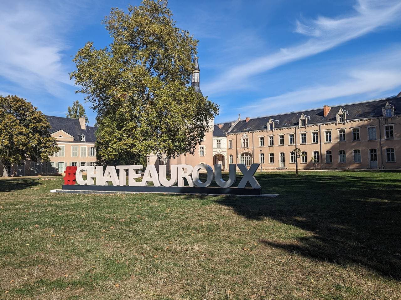 Charmantes Ferienwohnung im Park Balsan: Zentrale Lage, Moderne Ausstattung, Parkplatz inklusive 1