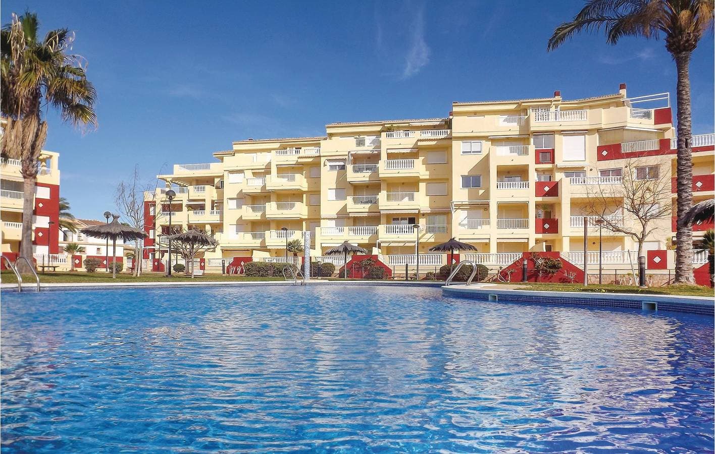Appartement am Pool, 500 m vom Strand von Les Bovetes entfernt 1