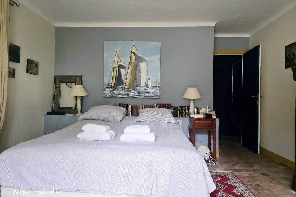 Foto 3 von 30: Magnificent Villa 14 p, swimming pool, garden, parking