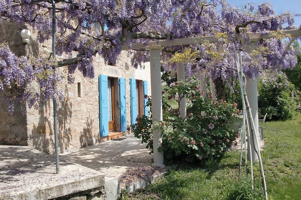 Foto 4 von 8: Chassiers, Southern Ardèche, 30m² apartment, for 4 people max and shared pool