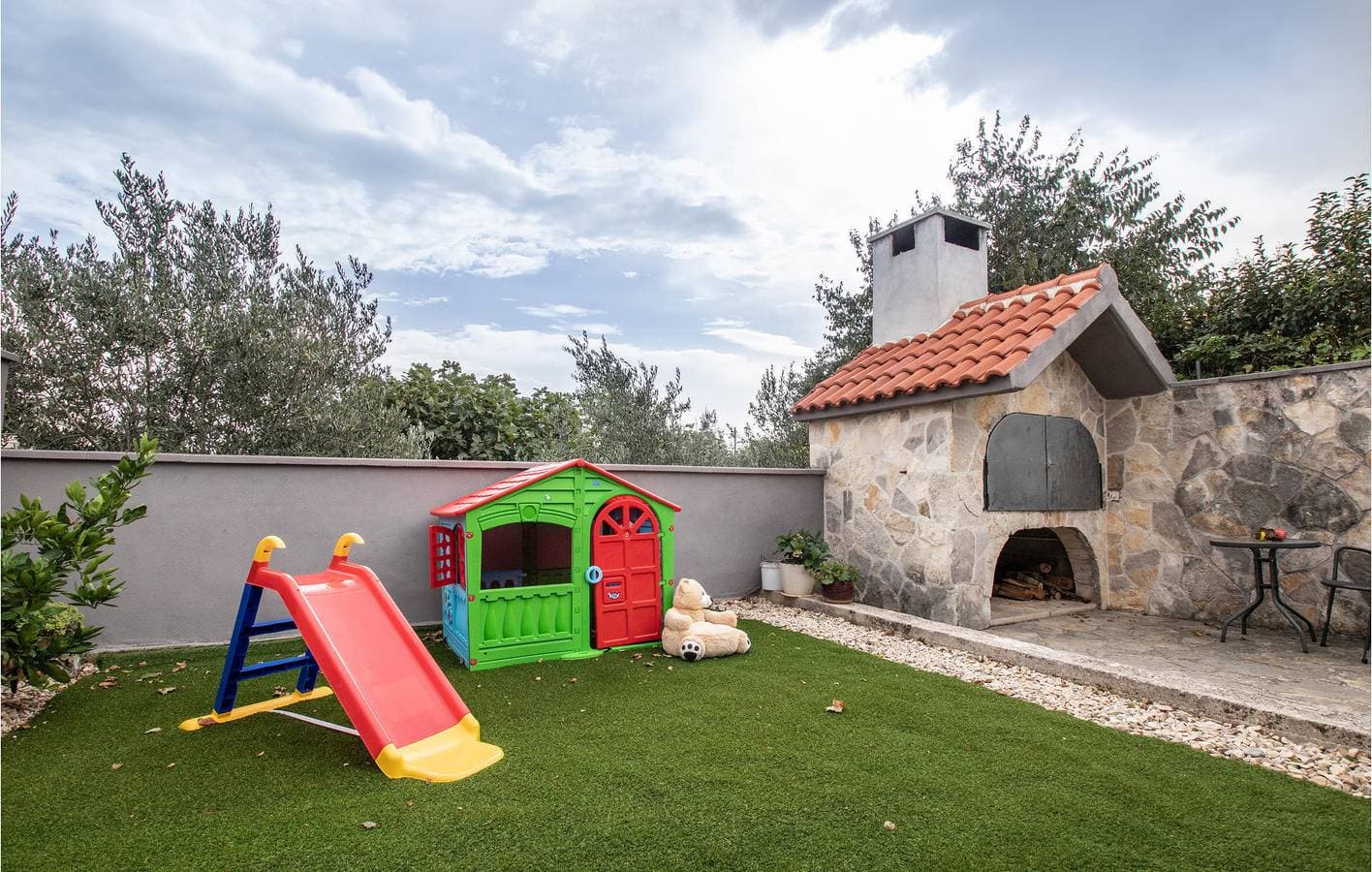 Foto 8 von 20: Gemütliche Ferienwohnung mit Meerblick, Terrasse, WLAN und Küche – 1 km von der Küste entfernt