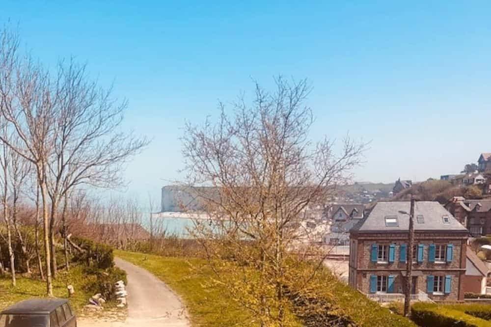 Family home: sea view, beach 50m away 1