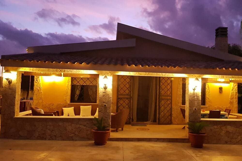 Foto 7 von 30: Villa mit Pool direkt am Meer, für diejenigen, die Ruhe und Privatsphäre lieben